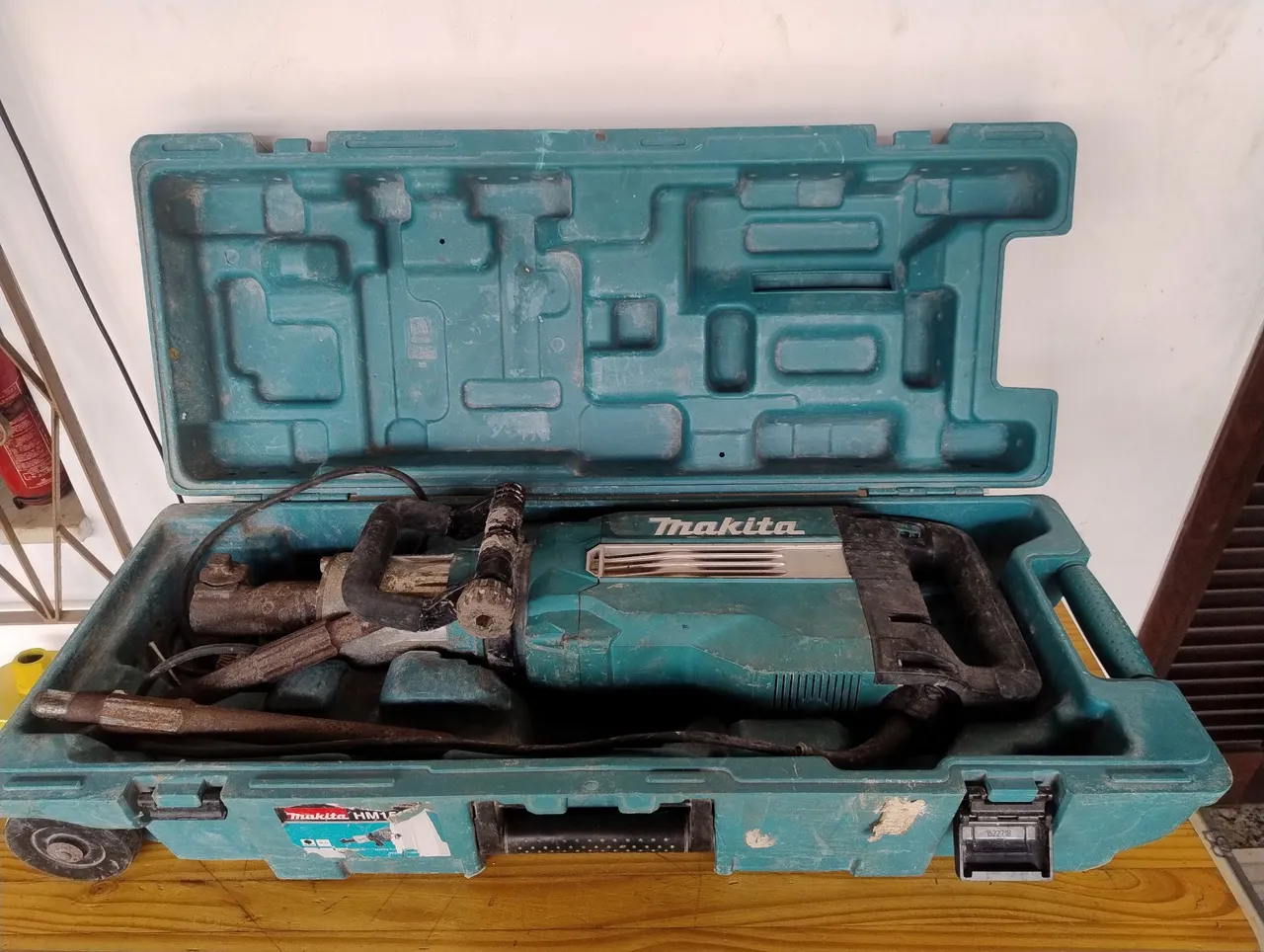 Martelo Demolidor Makit na dea HM1101