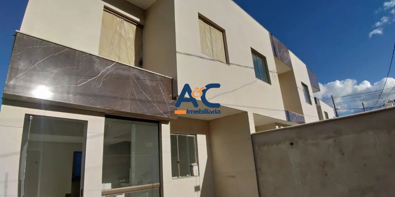 Casa geminada duplex no Santa Amélia