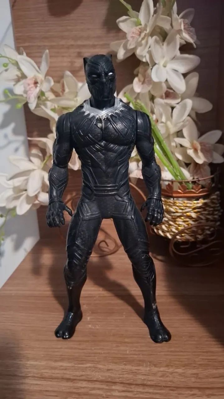 Boneco 25cm Pantera negra Hasbro