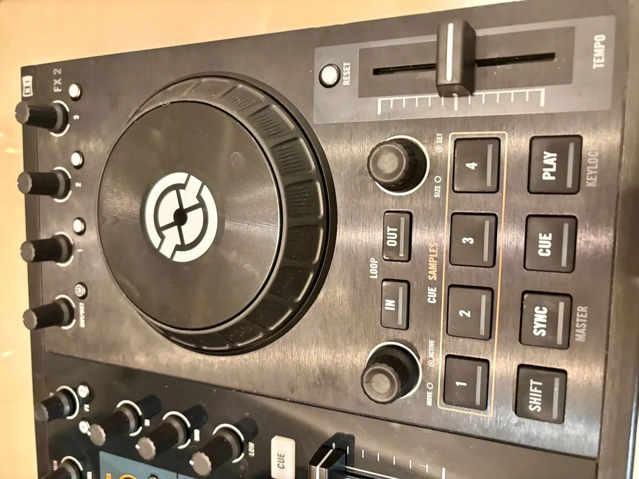 Controladora CDJ Traktor S2 com manual e case  - Foto 5
