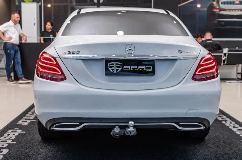 MERCEDES-BENZ C180 AVANTGARDE 1.6T 156CV AUT./2018 - Foto 5