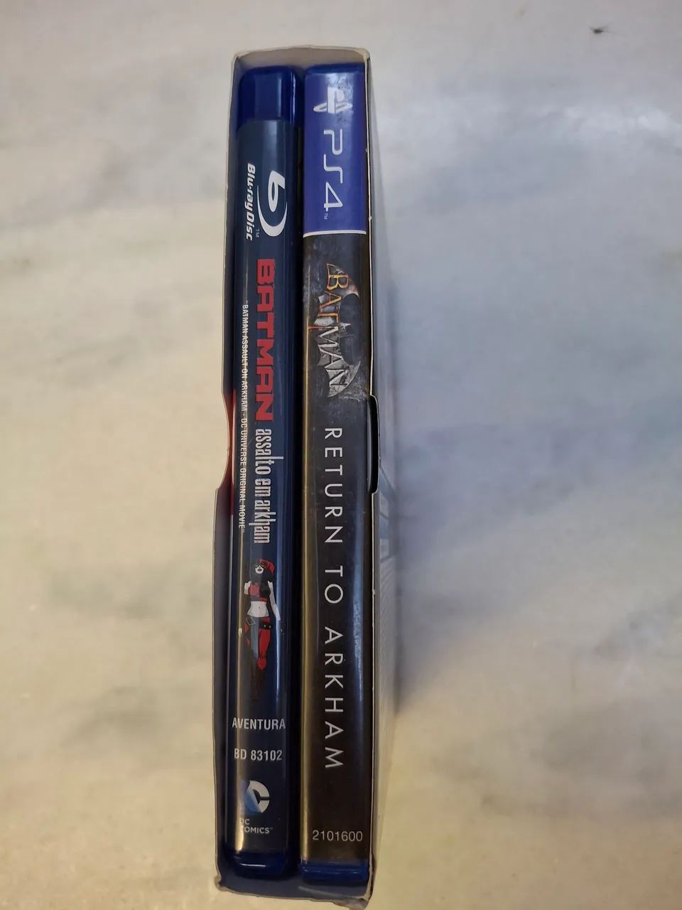 Batman: Return to Arkham (PS4) e Batman Assalto em Arkham (Blu-Ray)