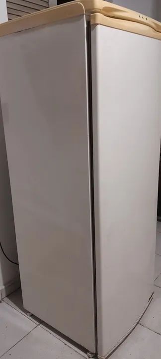 Geladeira Conservada Funcionando Bem - Foto 2