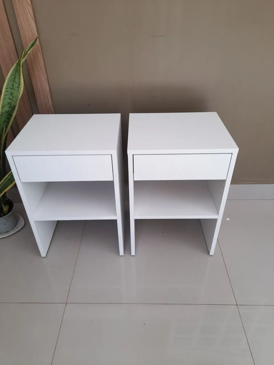 Kit 02 Criados mudos com gaveta branco.