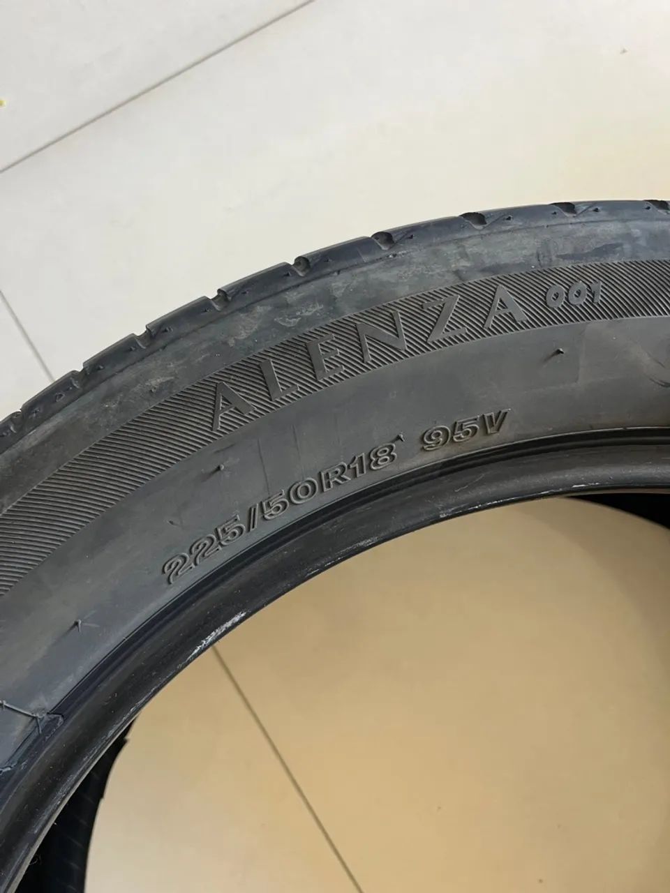 Pneus Bridgestone 225/50 Aro 18 - Alenza  - Foto 3