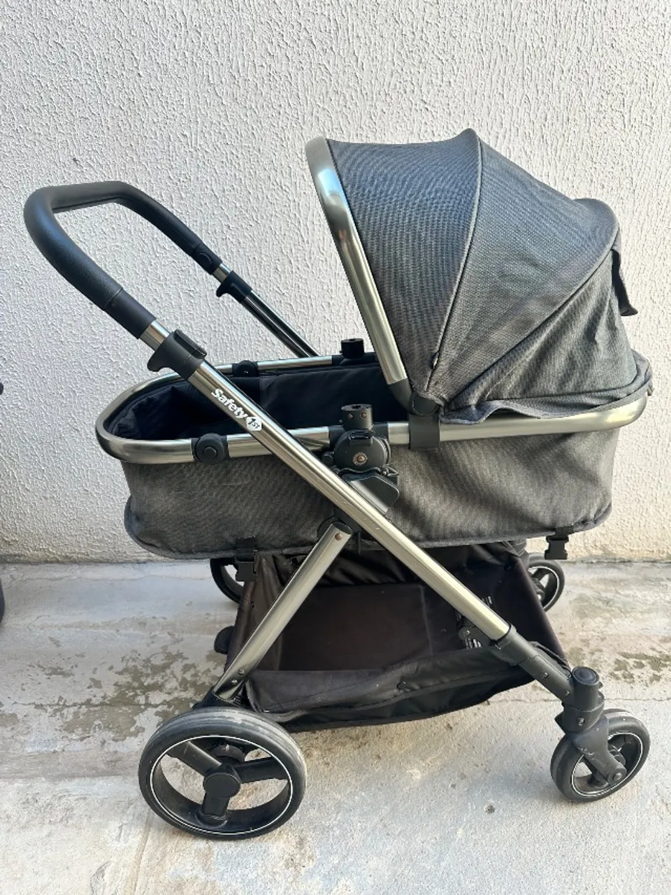 Carrinho e bebê conforto