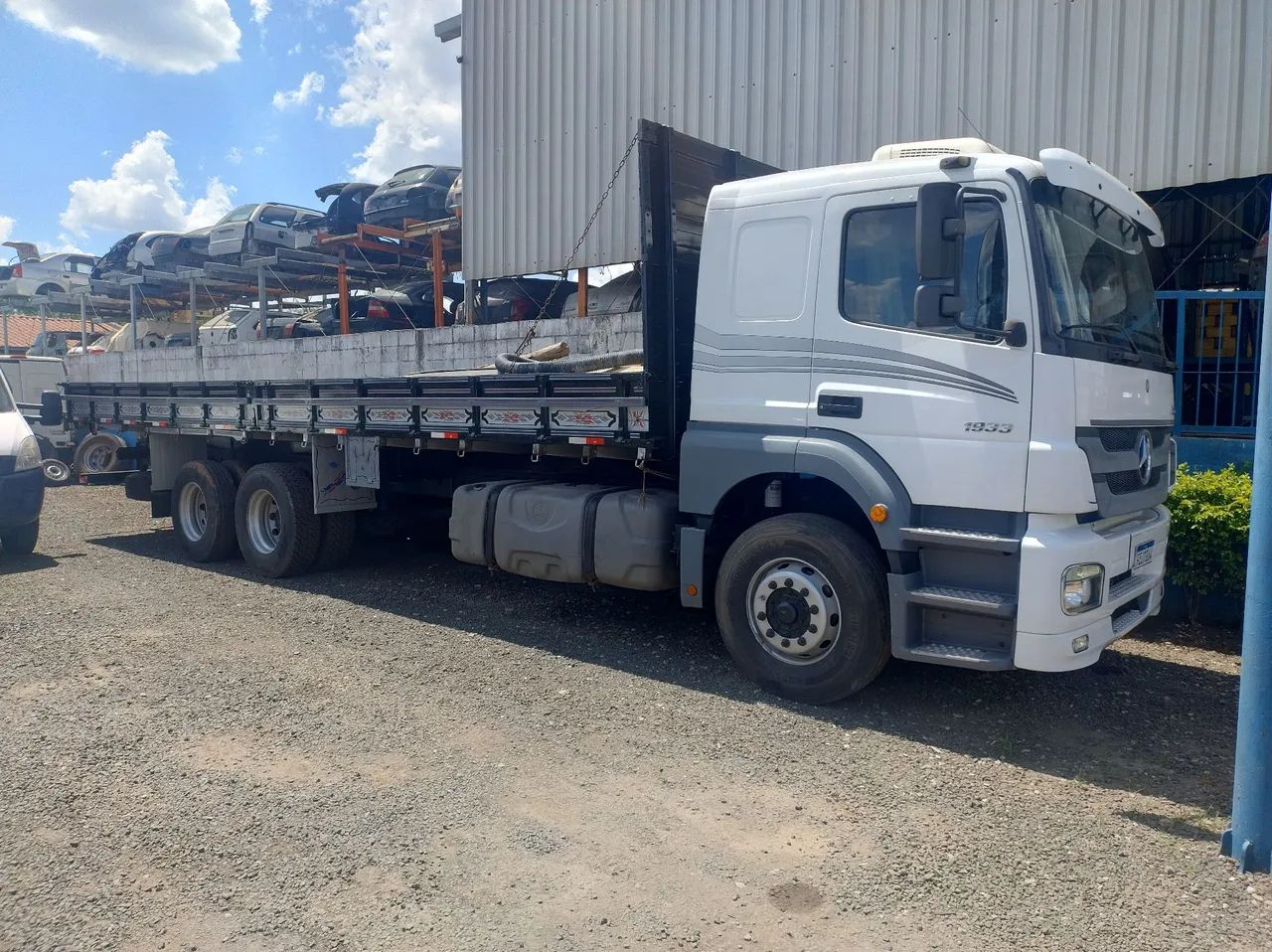 MB axor 1933 6x2  2013 carroceria 9m - Foto 3