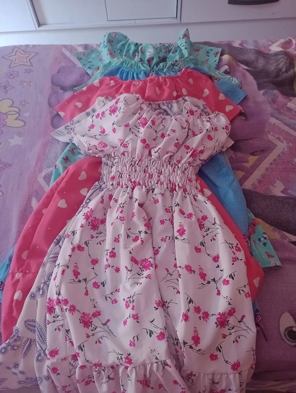 Vestidos infantis estampados e coloridos