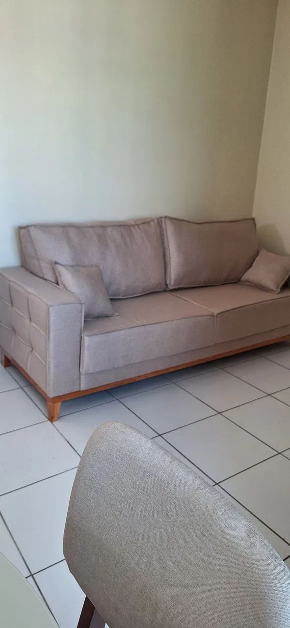 Sofá 3 lugares bege super novo.  2 meses de uso. - Foto 2