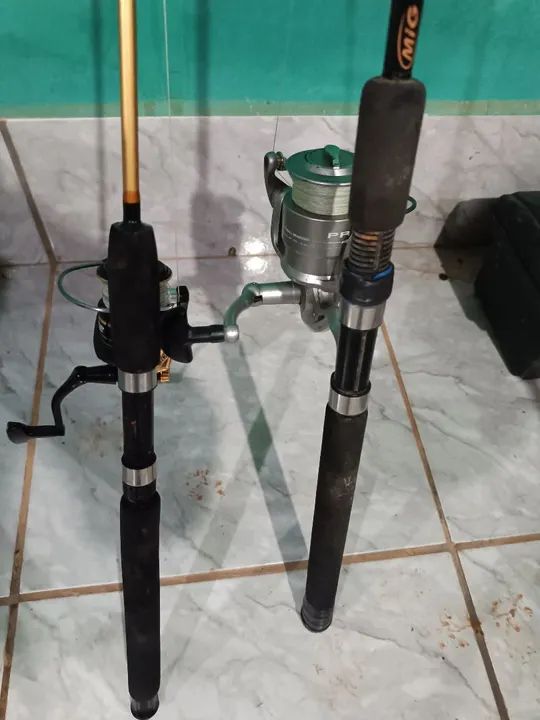 Vendo 2 molinetes para pesca com vara 