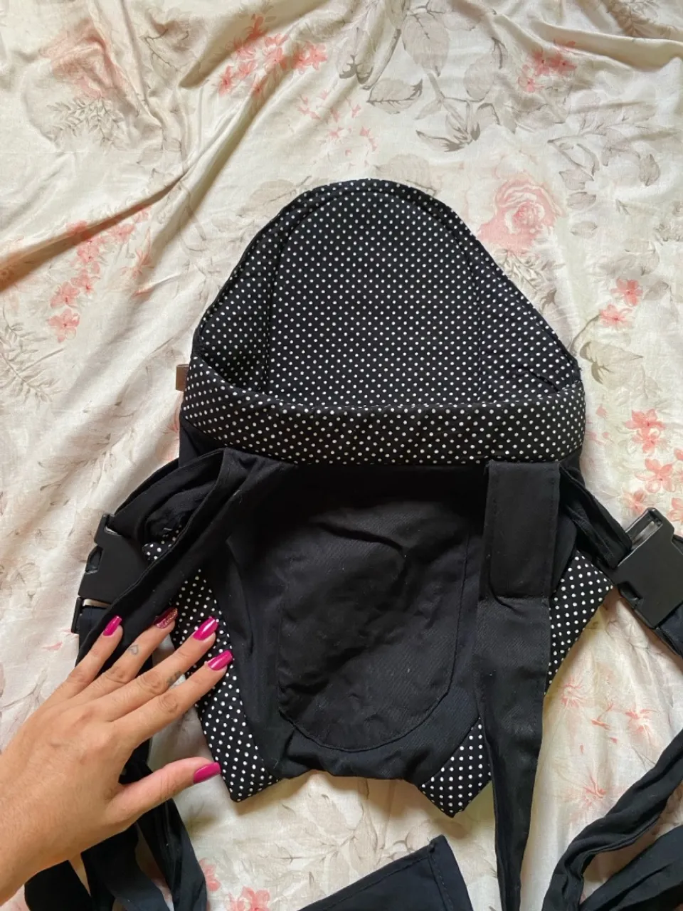 Canguru para bebê com estampa de bolinhas