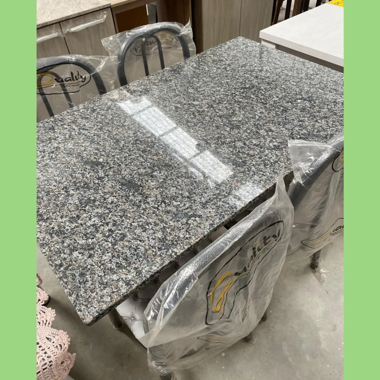 Mesa de jantar com 4 cadeiras - entrego hoje 