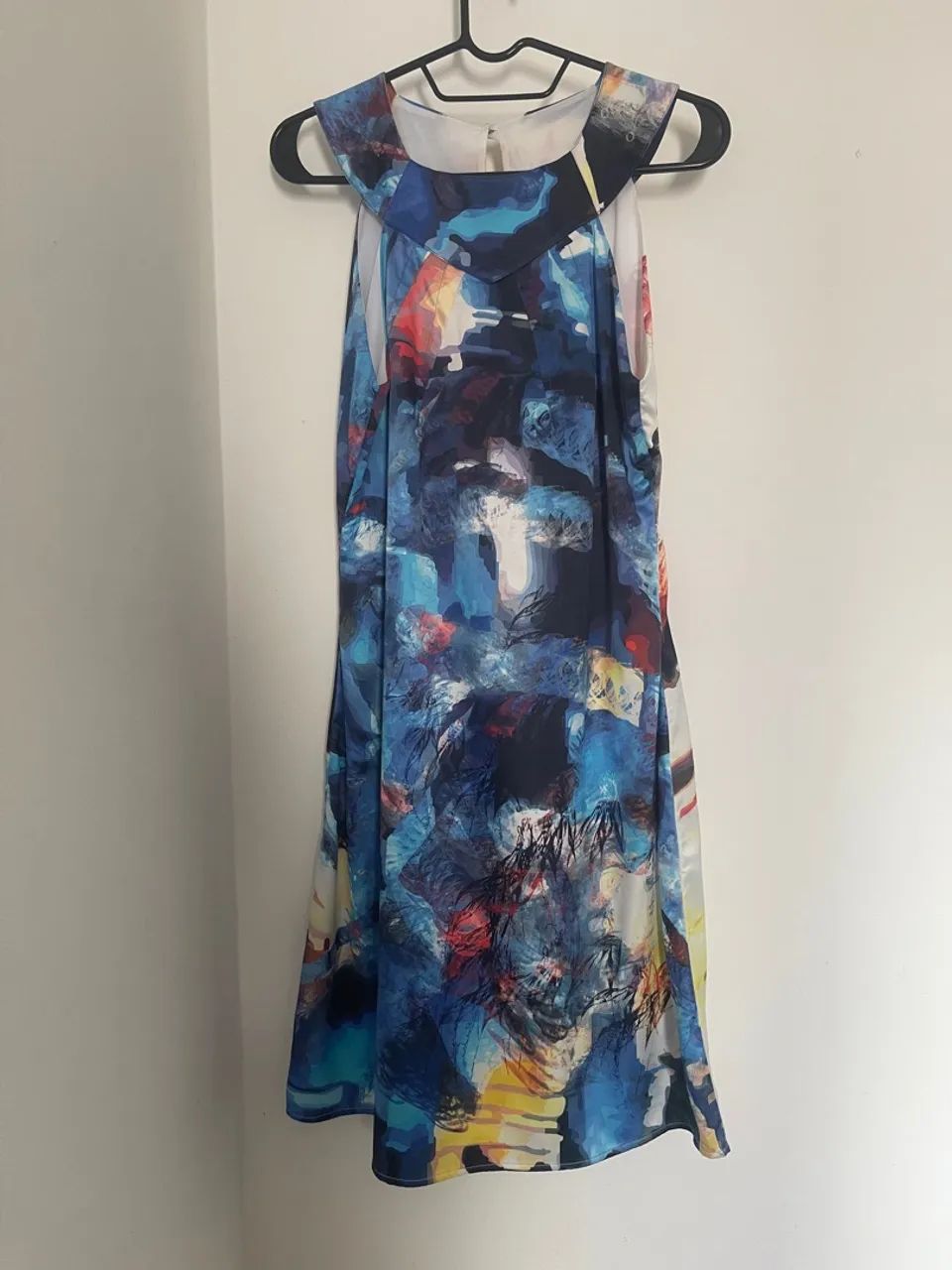 Vestido estampado azul e branco - Foto 2