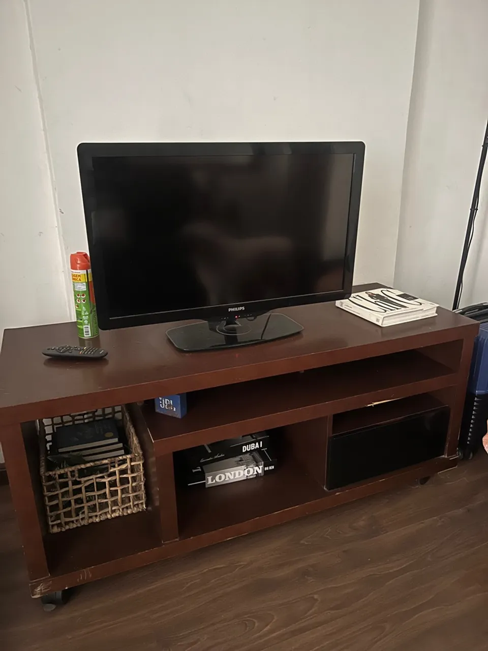Rack para TV com rodinhas