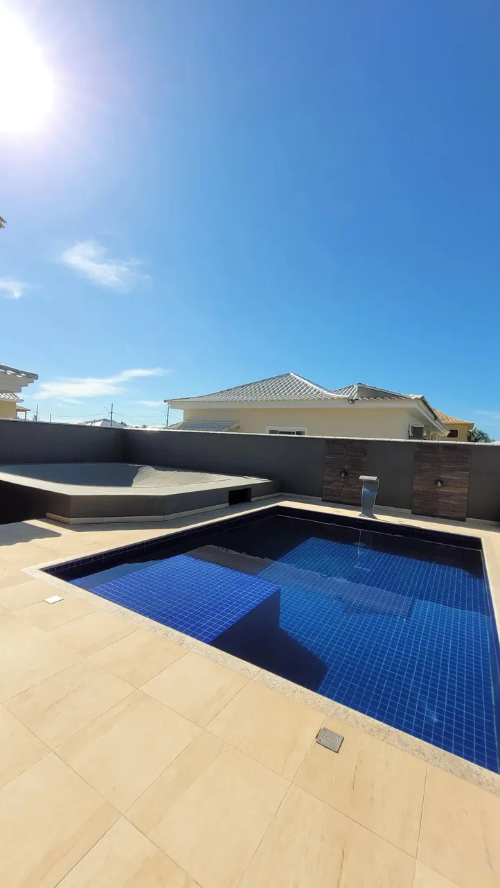 CASA COM ACABAMENTO DE PRIMEIRA A VENDA EM LOTEAMENTO EM ARRAIAL DO CABO-RJ.