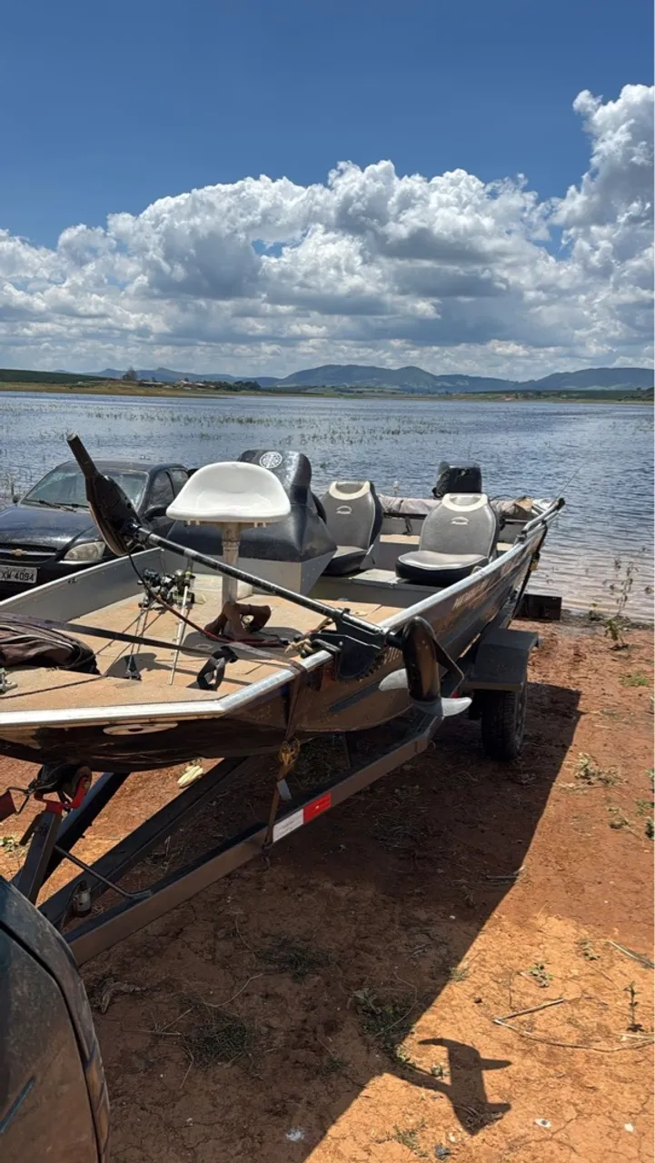 Barco de Pesca com Motor e Carreta Motor mercury 25
