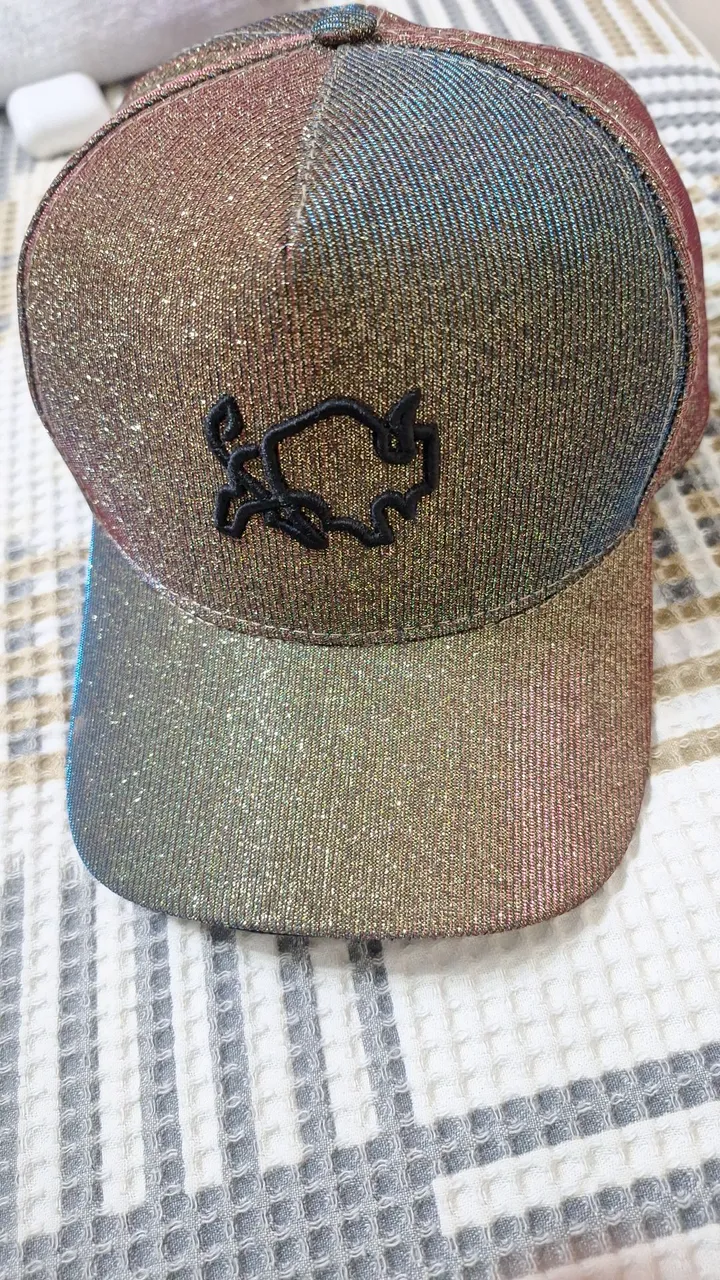 Boné Unissex com Glitter e Bordado Exclusivo