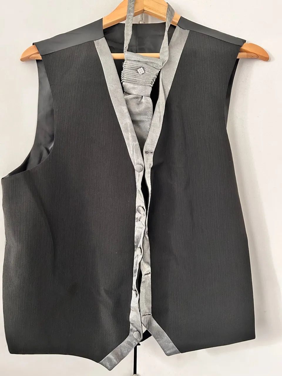 Terno Preto com Detalhes Prateados - Foto 3