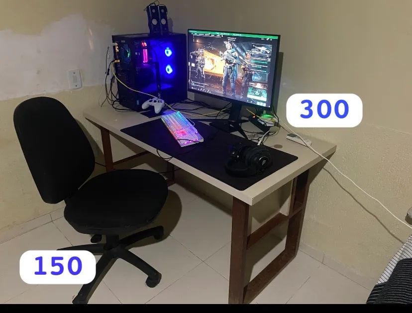 Mesa grande e Cadeira com rodas 