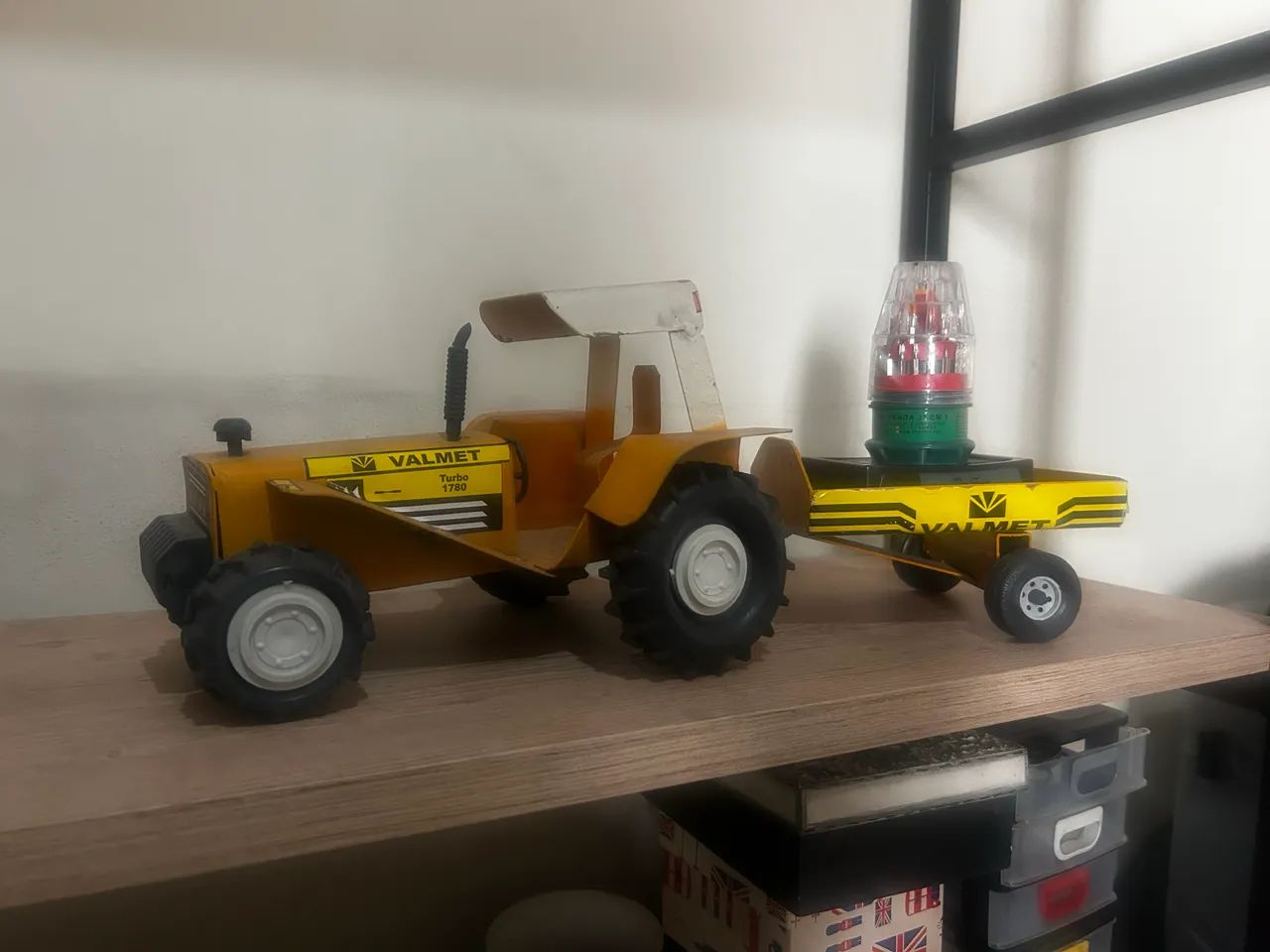 Trator vintage em lata de alta qualidade 