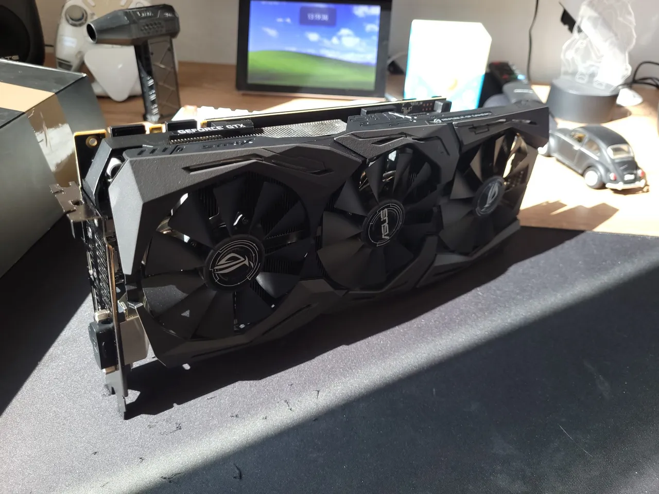Placa de Vídeo ASUS ROG Strix GTX 1080 Ti 11GB - ESTADO DE NOVA