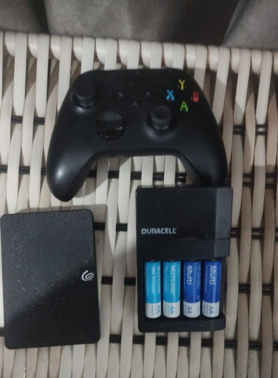 Xbox séries X + Carregador com 4 pilhas recarregáveis+ HD externo 1TB + 1 jogo - Foto 3