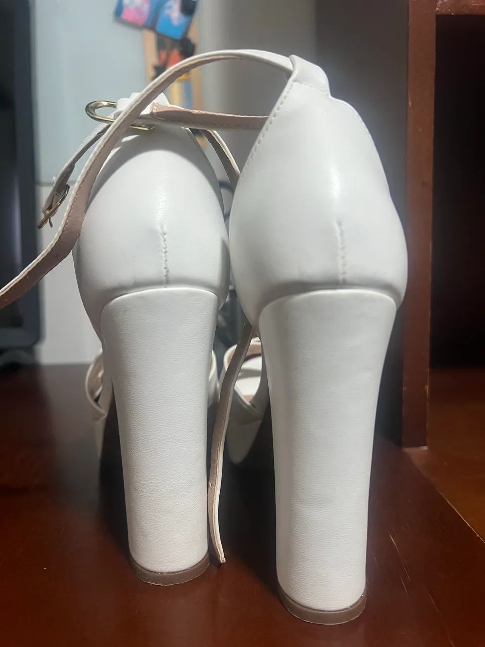 Sapato de salto branco  - Foto 4
