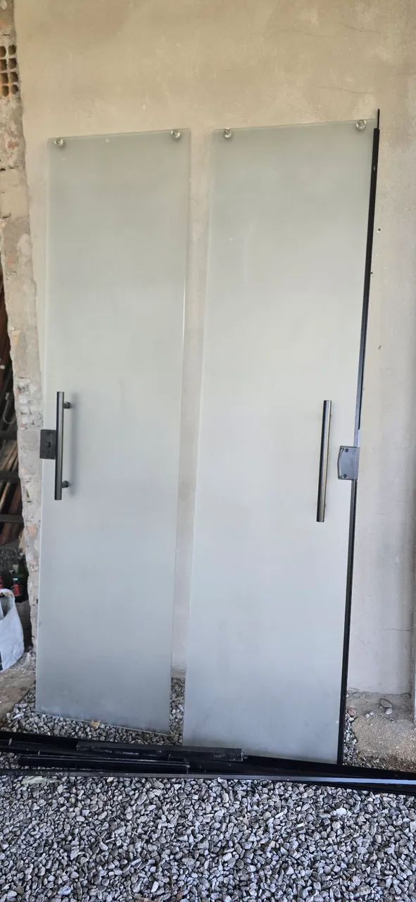 Porta de vidro blindex 2,18 por 0,55 cada porta