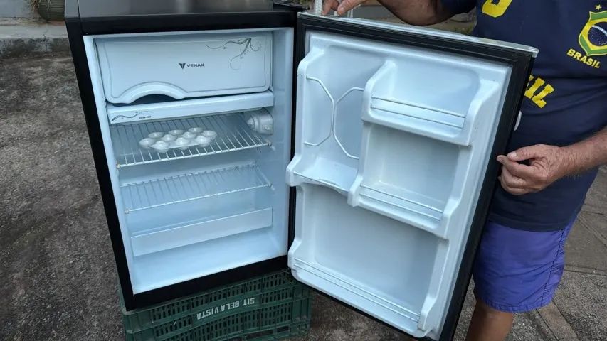 Frigobar VENAX 82L preto - Foto 5