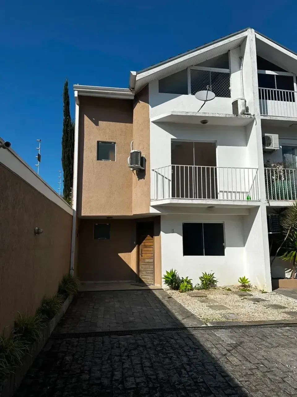 Sobrado com 3 dormitorios no bairro Santo Inacio. - Foto 3