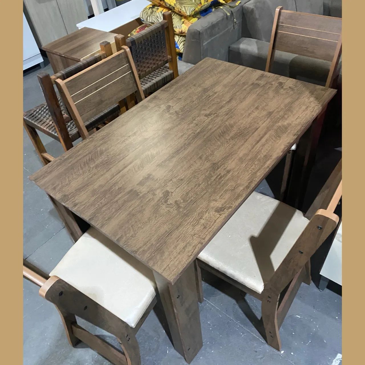 Mesa com 4 cadeiras - entregamos hoje 