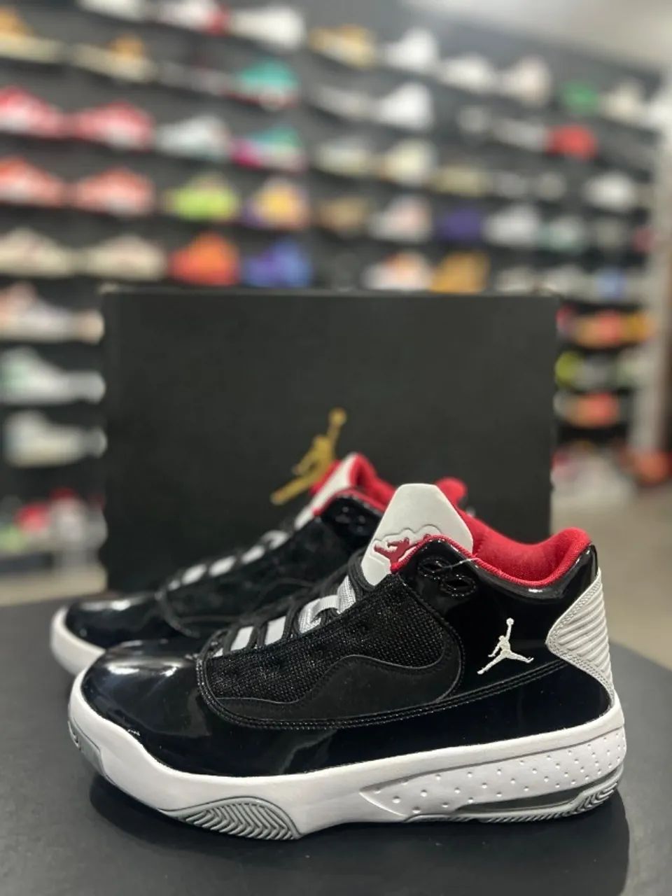 AIR JORDAN MAX AURA 