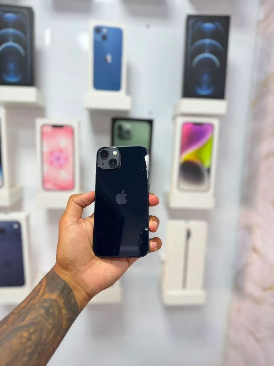 IPHONE 13 128GB<br>R$ 2.099<br>PROMOÇÃO
