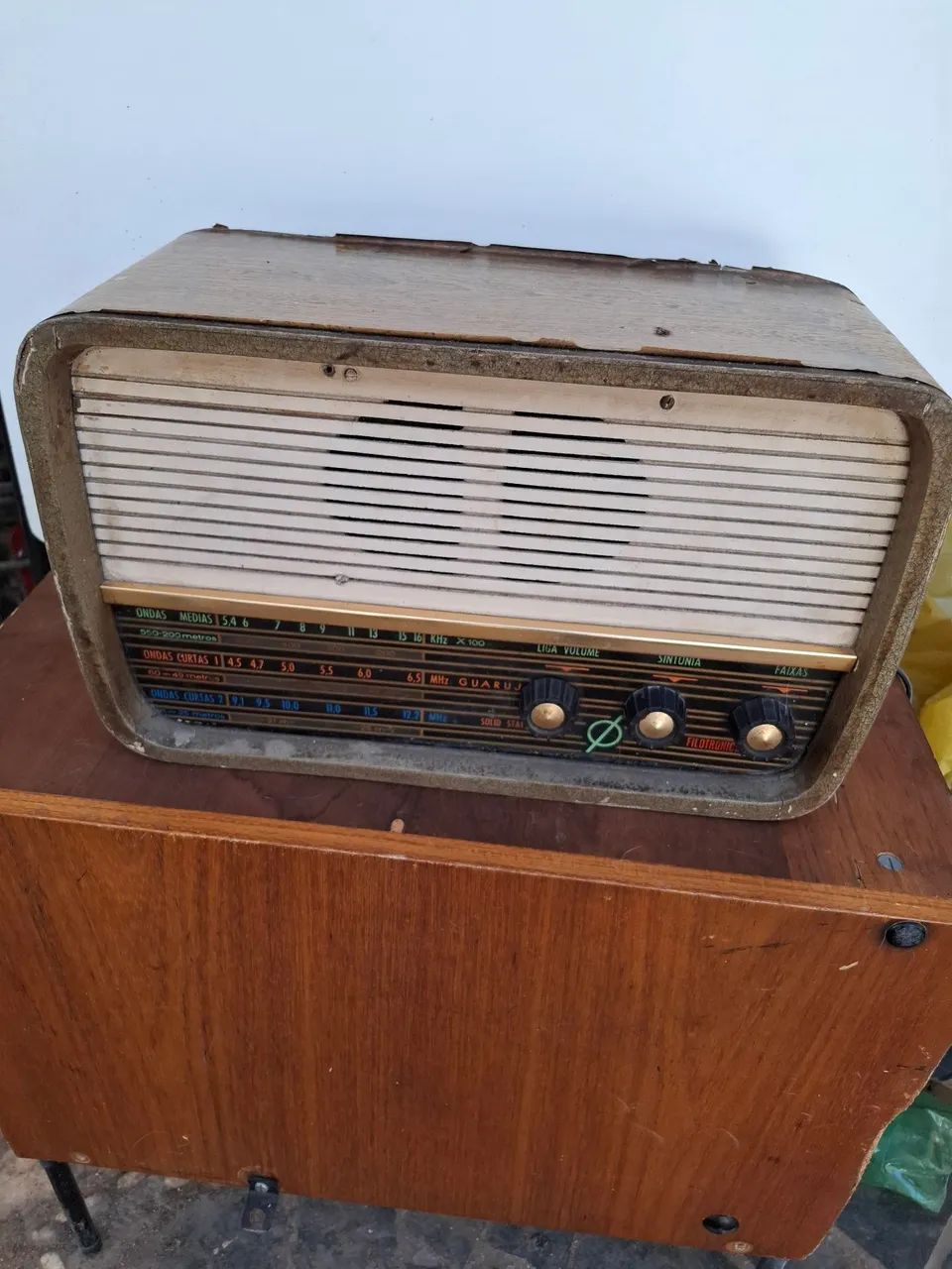 Rádio antigo Filotronics funcionando 