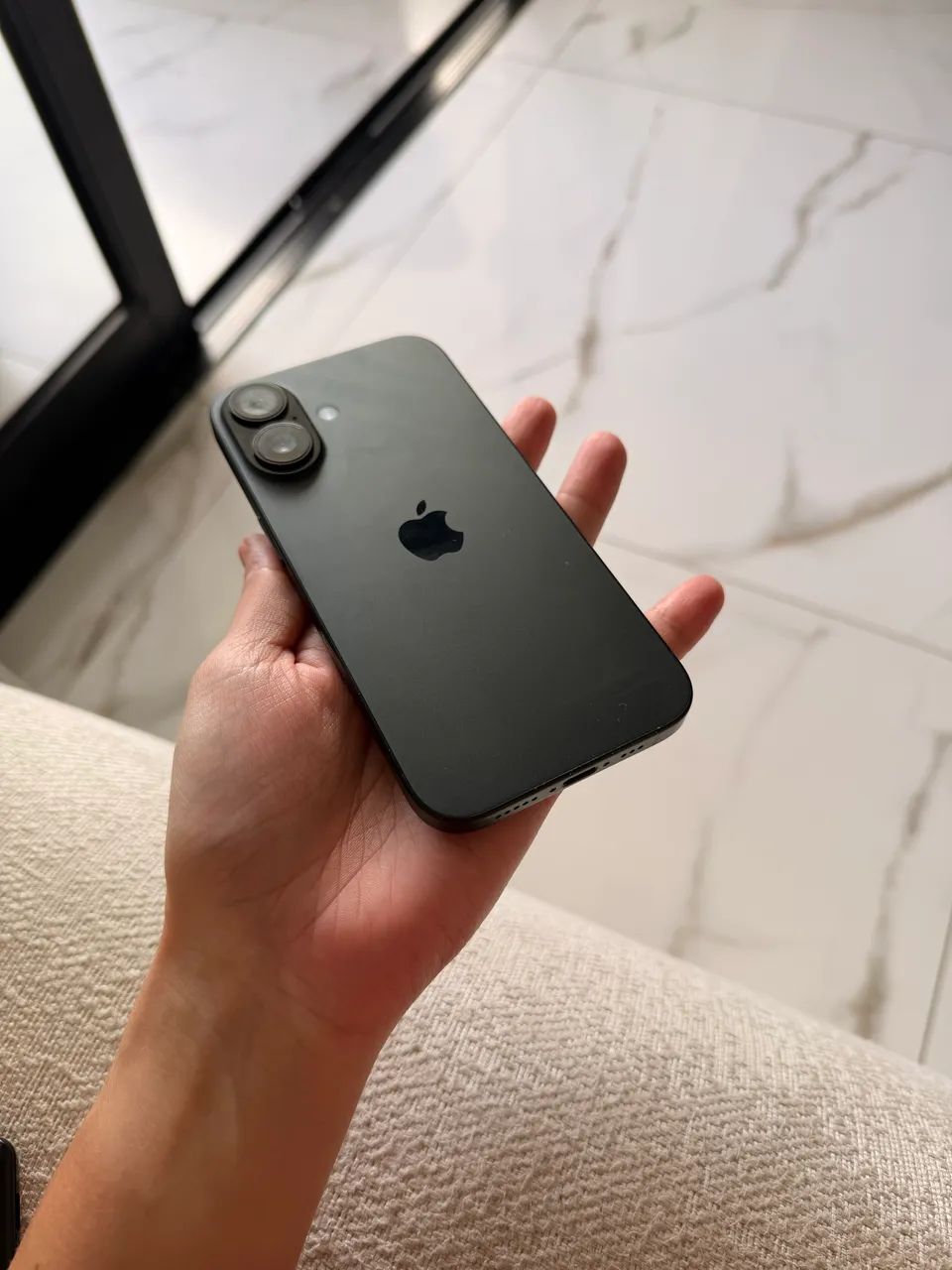 iPhone 16 