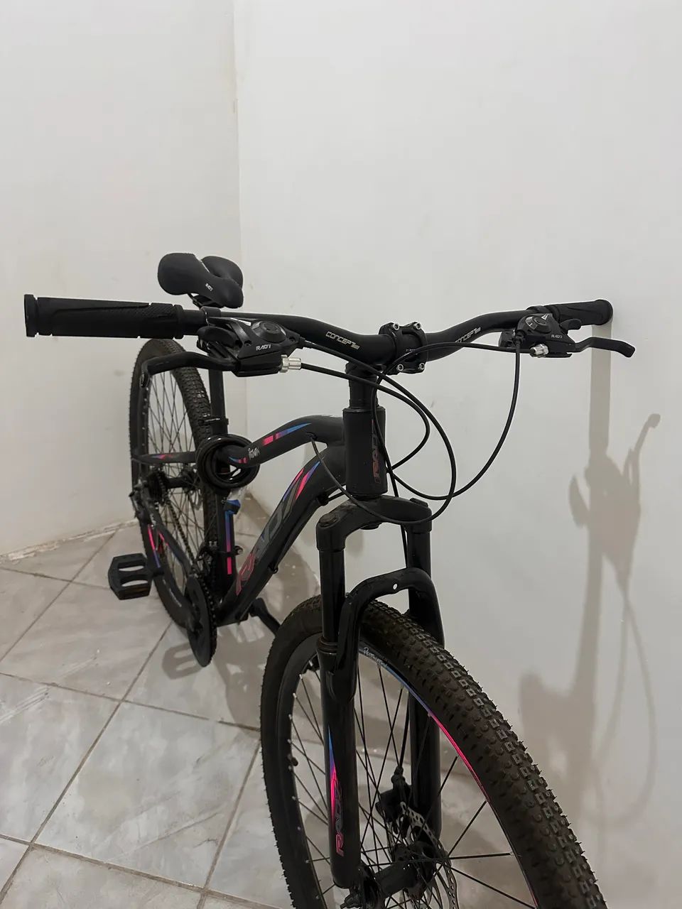 Bicicleta aro 29 praticamente nova, usada 2 vezes - Foto 4