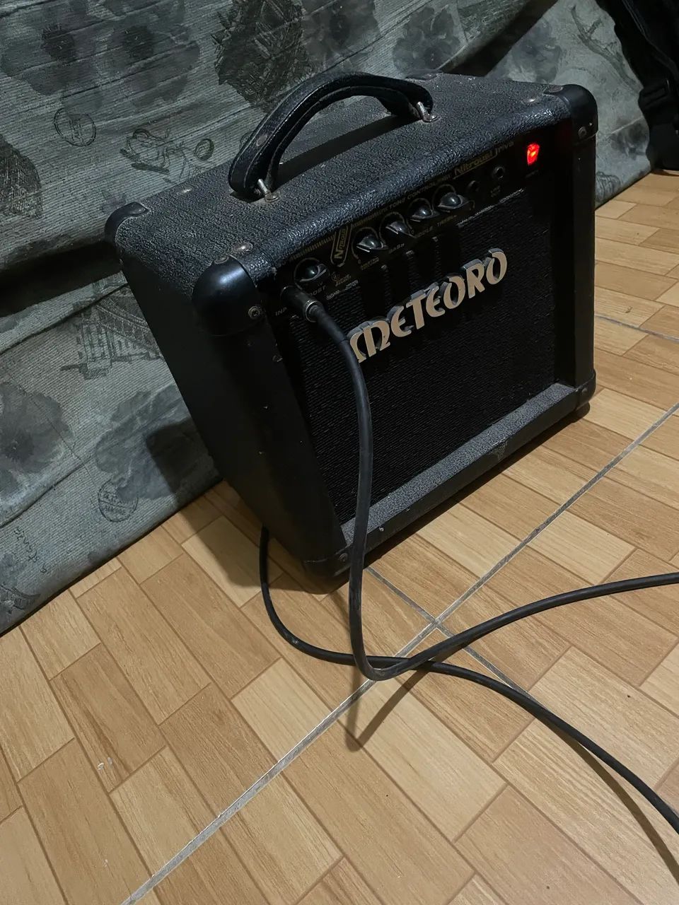 Caixa amplificada meteoro em perfeito estado422024319620229121