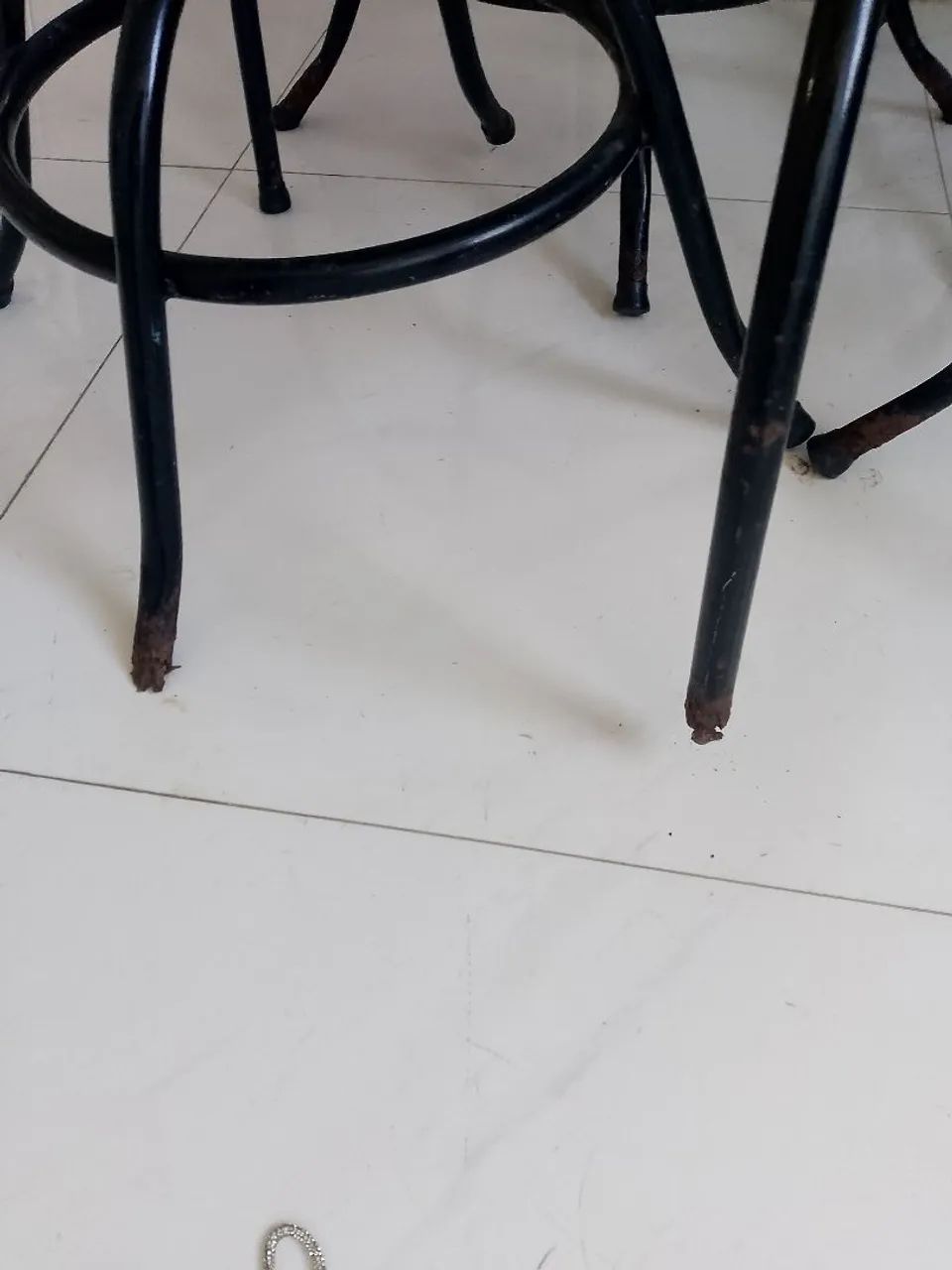 Mesa Bistrô com Tampo em Madeira Maciça + 4 Cadeiras - Foto 5