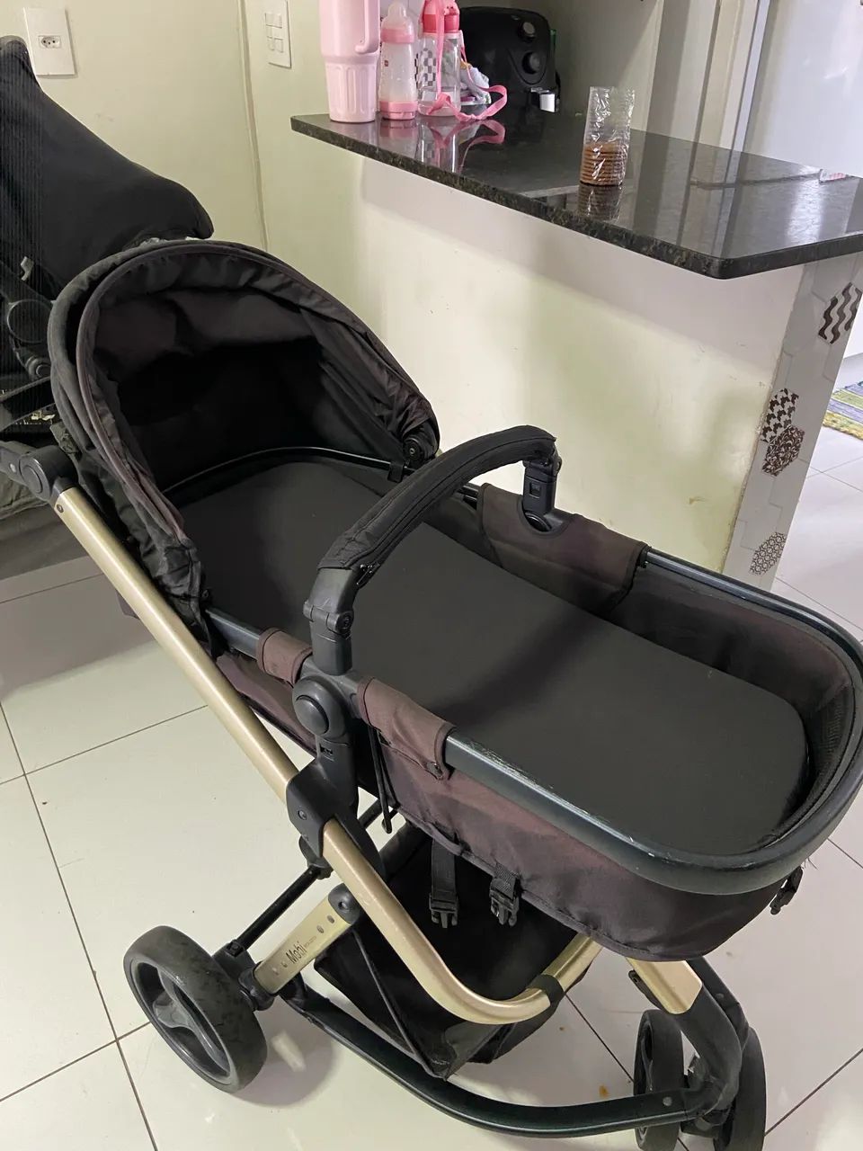 Vendo carrinho Moisés e bebê conforto com base  - Foto 2