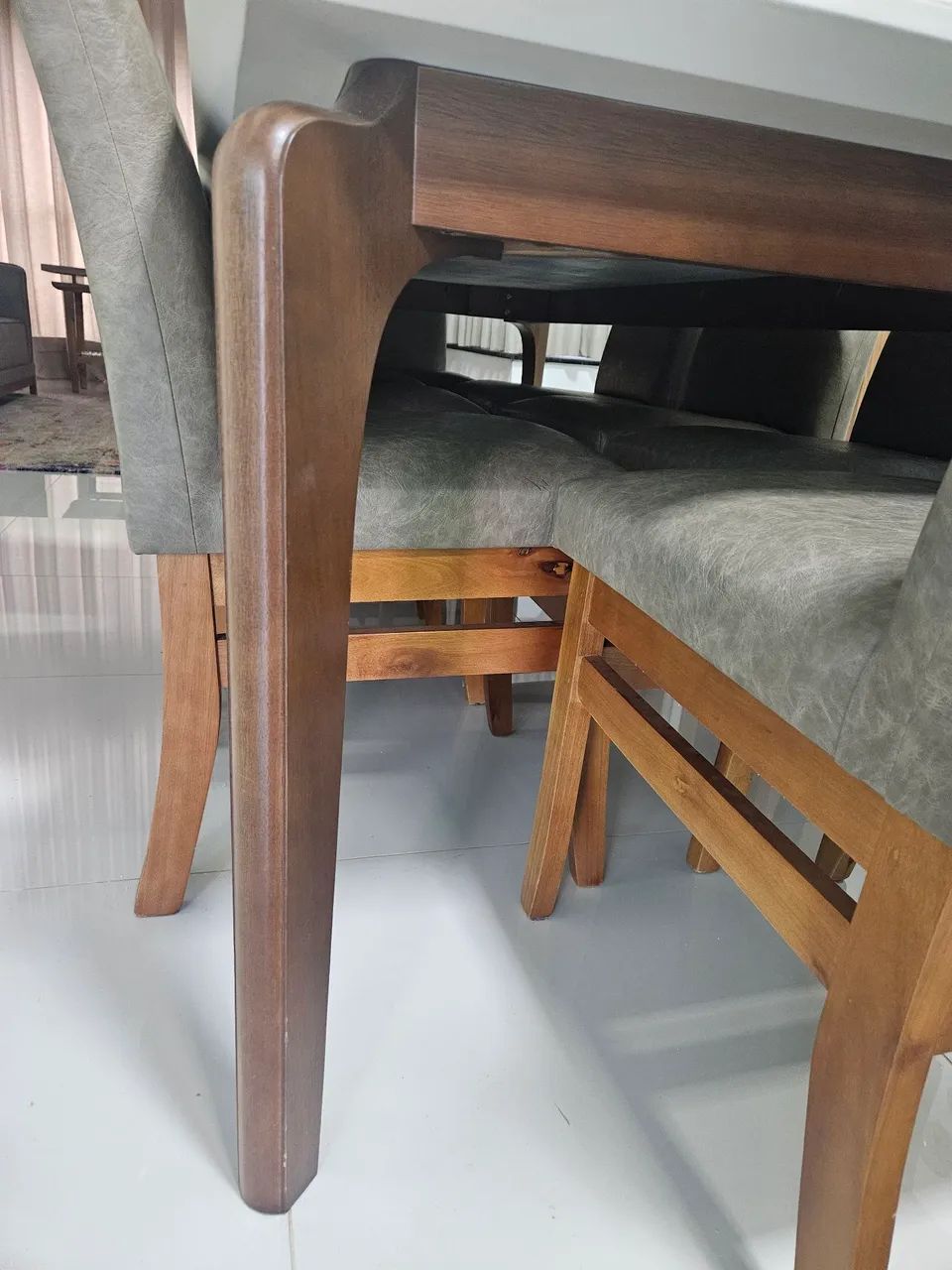 Mesa de Jantar Branca + 8 Cadeiras Estofadas - Foto 5