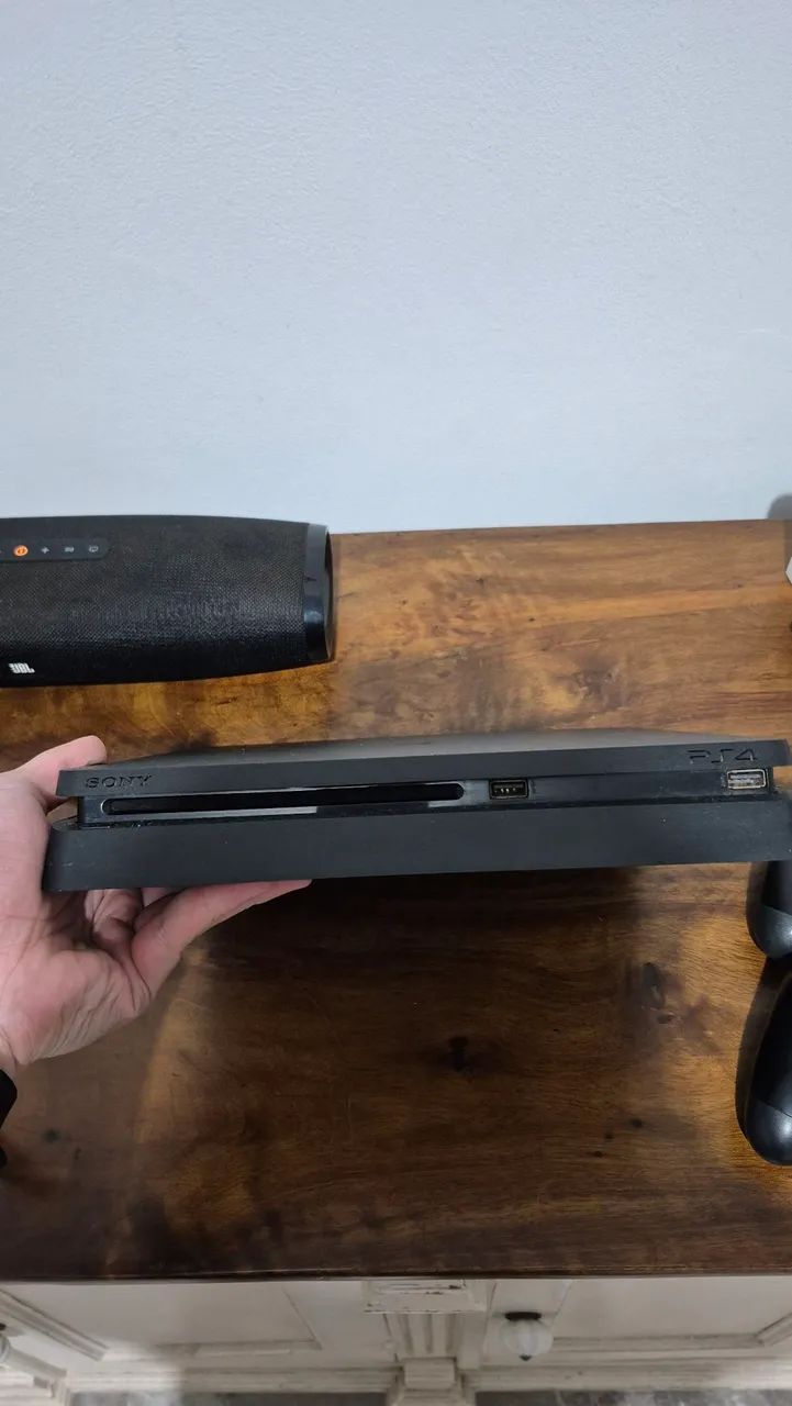 PS4 slim 500GB, com 2 controles - Foto 4