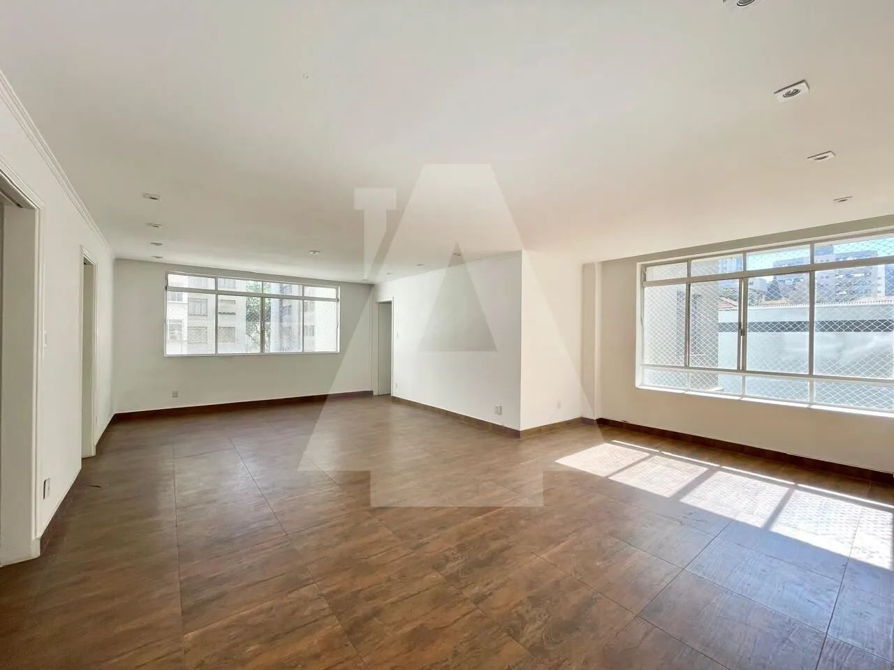 Apartamento em Edifício recuado e charmoso em Santa Cecilia