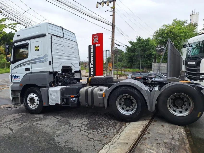 Mercedes Benz Axor 2536 LS 19/20 6x2. - Foto 7