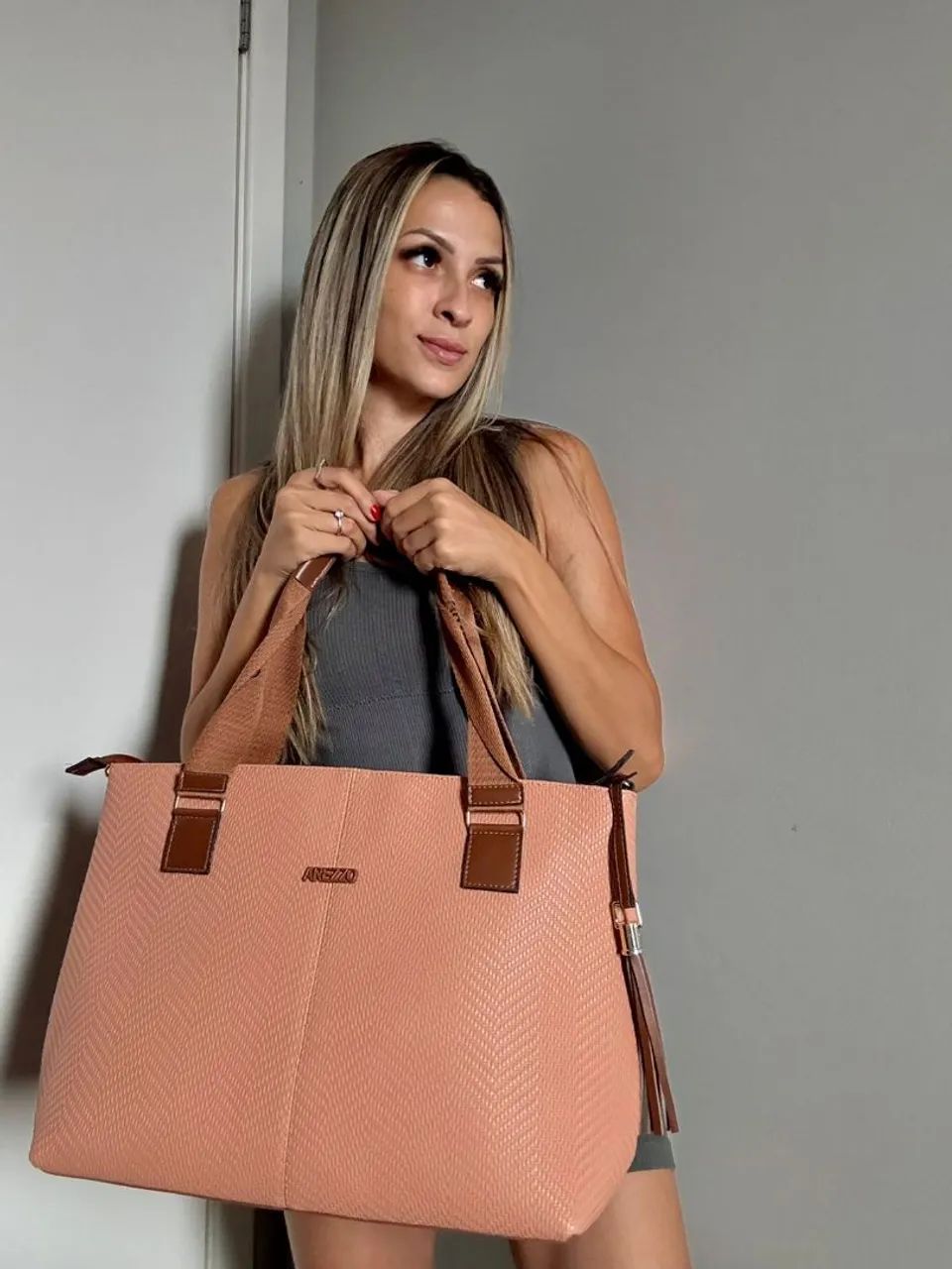 Bolsa Feminina Estilo Grande Premium - Elegante, Espaçosa e Moderna - Foto 4