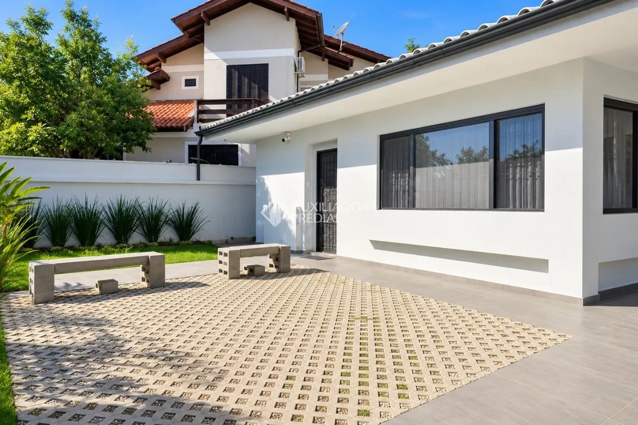 Casa Térrea com 3 Dormitórios, Suíte e Edícula com Espaço Gourmet no Parque São Jorge - Foto 2