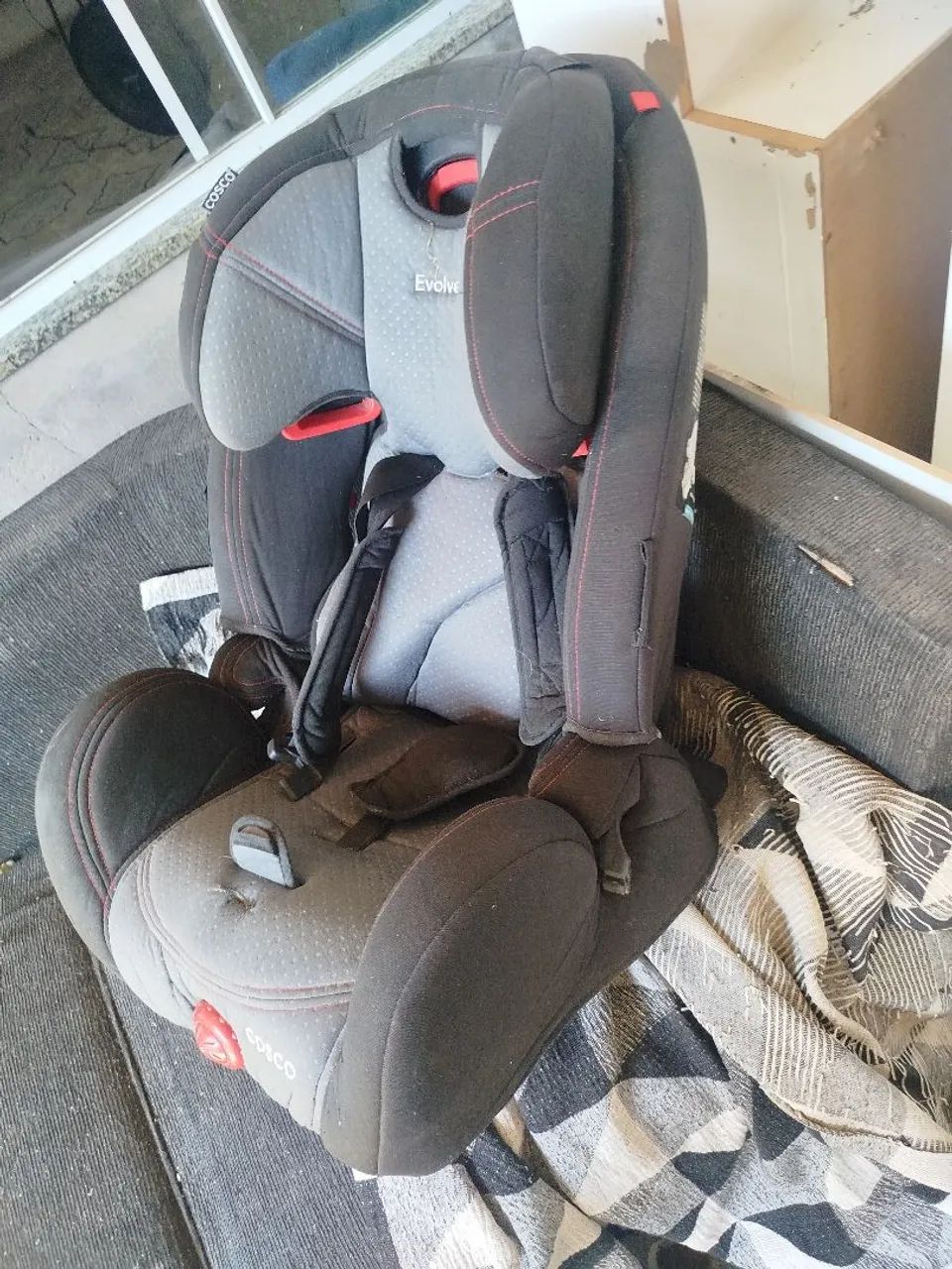 Vendo cadeirinha 300 reais preço a combinar - Foto 2