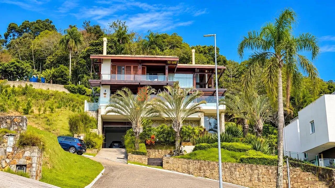 Córrego Grande | Casa 6 quartos, sendo 4 suites