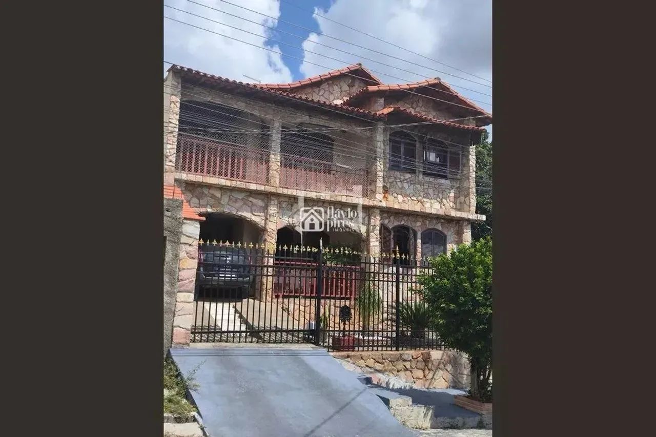 CASA 07 quartos, 02 vagas com piscina bairro Alvorada