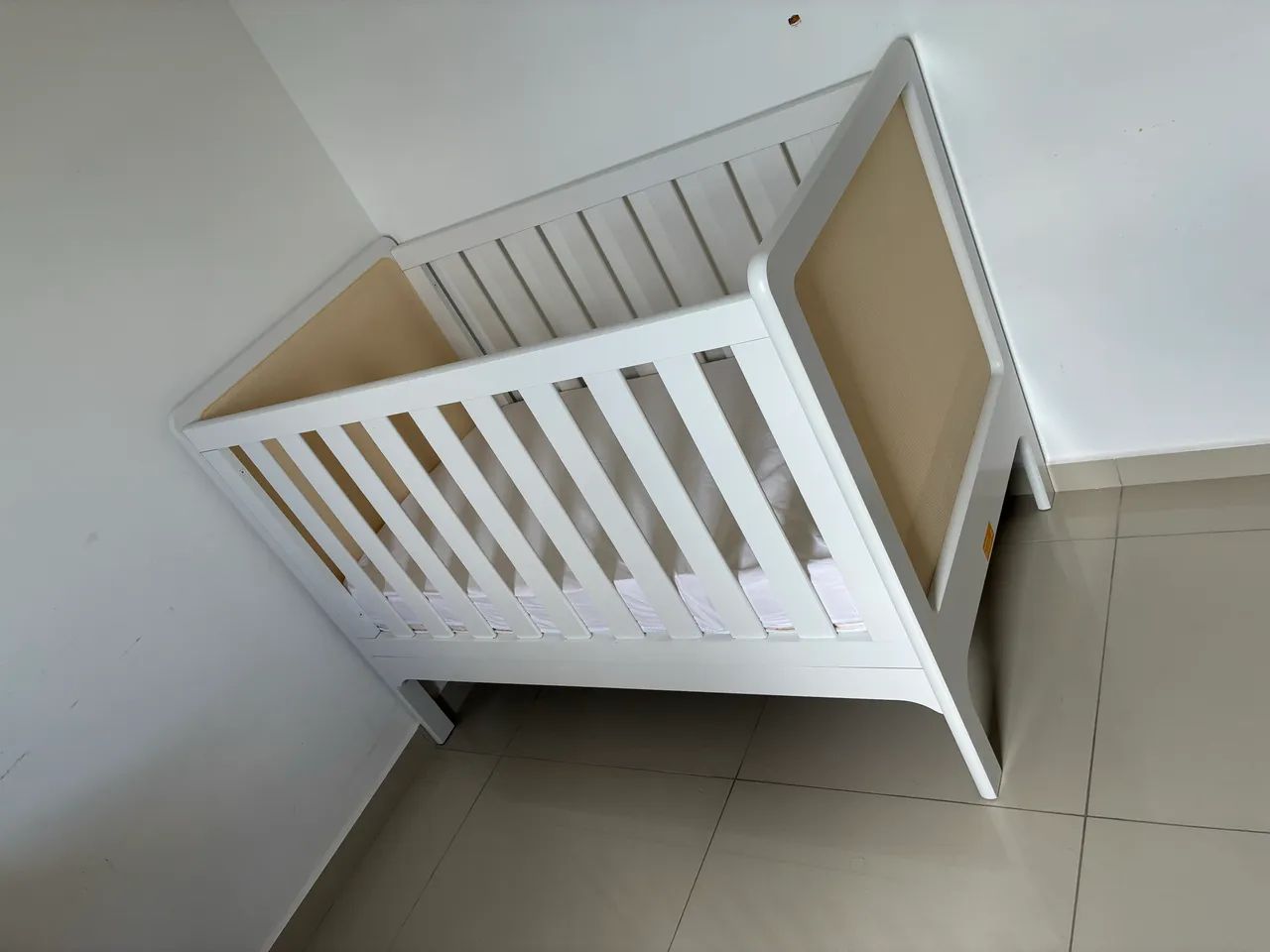 BERÇO BRISA BRANCO COM PALHINHA - Foto 2