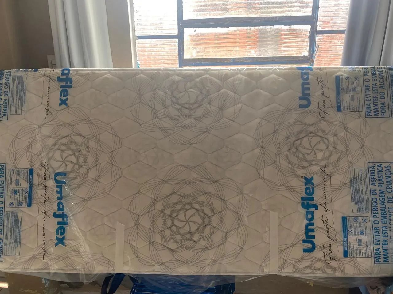 Vendo colchão solteiro novo 